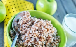 Wie man Buchweizen mit Kefir zur Gewichtsreduktion kocht und verwendet