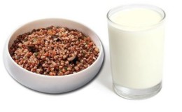 Hoeveel kcal zit er in rauwe boekweit met kefir? Caloriegehalte van gekookte pap op kefir