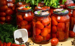 The most delicious recipes for pickled tomatoes for the winter in jars: how to cook and roll the blanks correctly