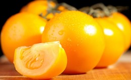 Bright sunny medicine straight from the garden: what are the benefits of yellow tomatoes and what vitamins and minerals they contain