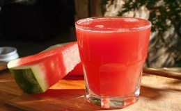 Miért hasznos a görögdinnye juice, és hogyan lehet azt főzni otthon?