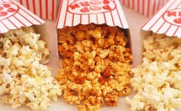 Anong uri ng mais ang kinakailangan para sa popcorn: pumili ng tamang iba't, iproseso ang mga butil at lutuin ang mga ito sa bahay