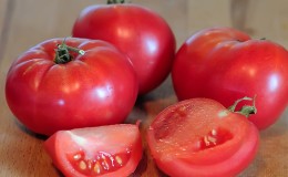 Köstliche Salattomate mit süßem Honiggeschmack - die Pink Elephant Tomate und ihre anderen Vorteile