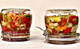 How to cook pickled hot peppers for the winter without sterilization: the simplest and most delicious recipes