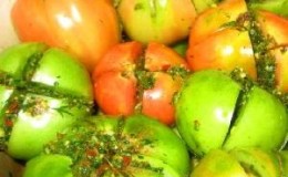 Wie man grüne Tomaten für den Winter kocht: einfache, aber ungewöhnliche und köstliche Rezepte aus der ganzen Welt