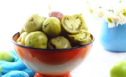 Best methods for cold pickling green tomatoes in a bucket