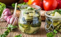 Wie man eingelegte Zucchini für den Winter ohne Sterilisation kocht: die besten Rezepte und nützlichen Tipps