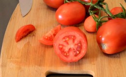 The Diabolic tomato developed by Japanese breeders: what is good and why did domestic farmers love it