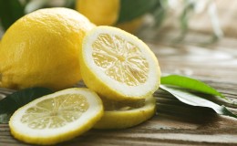 Siapa yang ditunjukkan dan bagaimana lemon berguna untuk tubuh wanita