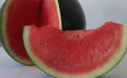 Was ist schwarze Wassermelone: ​​Beschreibung, Eigenschaften und die besten Sorten dieser Art