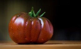 Zengin alt tür paleti ve güçlü bağışıklığı ile yaz sakinleri tarafından sevilen domates 