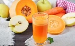 Wie man frisch gepressten Kürbissaft macht: die besten Rezepte mit Zusatz von Gemüse und Obst, Anwendung zur Behandlung