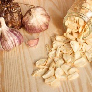 Die einfachsten Do-it-yourself-Vorbereitungen: Knoblauch in Gläsern aufbewahren - Life Hacks und wichtige Regeln