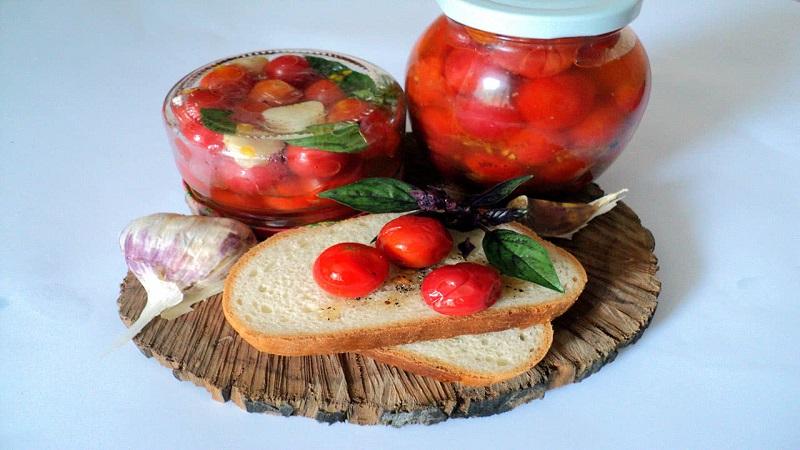 Top 15 der köstlichsten Rezepte für Tomatenkonserven: Wie man Tomaten für den Winter in Gläsern salzt