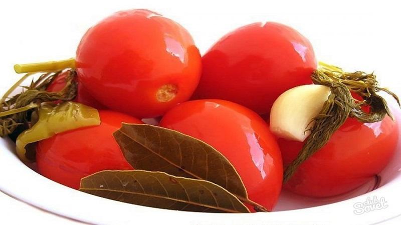 Top 15 der köstlichsten Rezepte für Tomatenkonserven: Wie man Tomaten für den Winter in Gläsern salzt