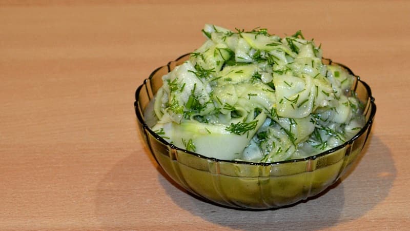 Vorräte an leckeren Snacks kochen - wie man Zucchini für den Winter mariniert: die besten Rezepte und Tipps