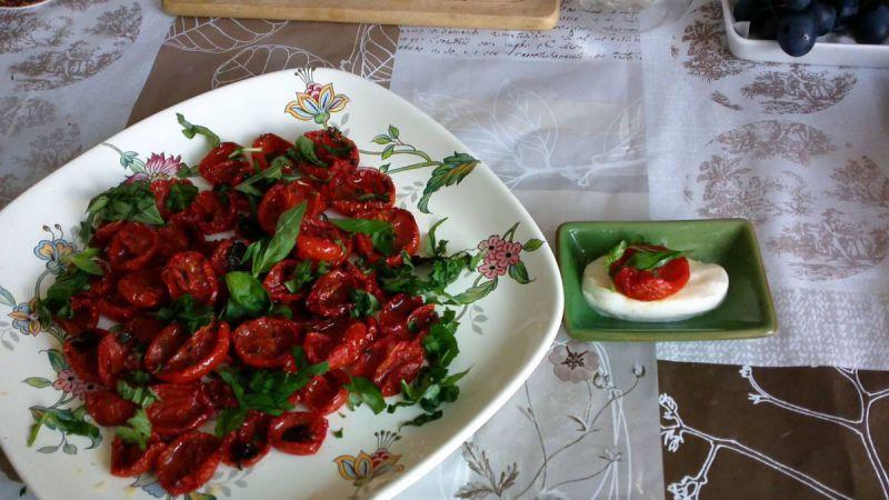 So kochen Sie sonnengetrocknete Tomaten zu Hause: verschiedene Arten und die leckersten Rezepte