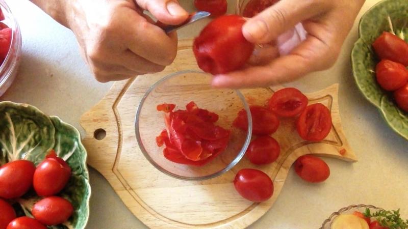 7 Möglichkeiten, eine Tomate zu schälen: Tomaten leicht und leicht mit einem Geheimnis von Hausfrauen schälen