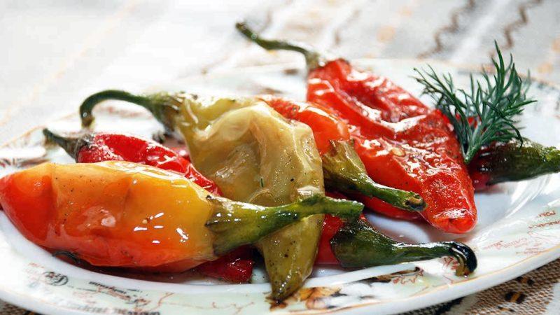 Wie man köstliche eingelegte Peperoni für den Winter kocht: die besten Rezepte von erfahrenen Hausfrauen