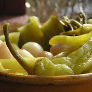 Wie man köstliche eingelegte Peperoni für den Winter kocht: die besten Rezepte von erfahrenen Hausfrauen