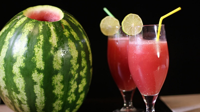 Warum ist Wassermelonensaft nützlich und wie man ihn zu Hause richtig kocht