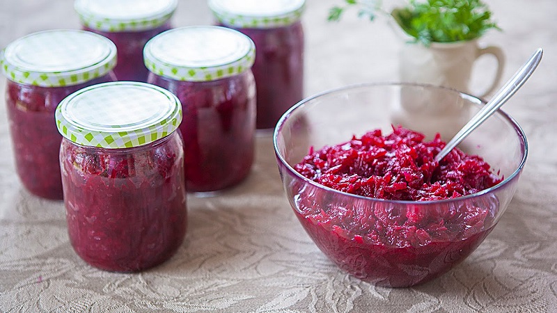 Wie man Rüben schnell und lecker salzt: ein Expressrezept für Gäste und Möglichkeiten, ein Gemüse für den Winter aufzubewahren