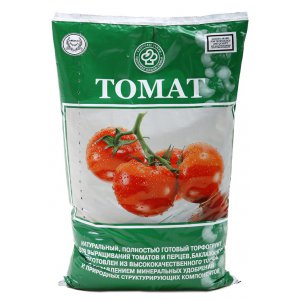 Eine unprätentiöse, aber sehr schmackhafte Tomatensorte Das Wunder des Marktes mit einer reichen Ernte ist ein Favorit erfahrener Gärtner