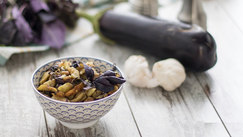 Was ist eine Aubergine - ist es eine Beere oder ein Gemüse? Wir finden es gemeinsam heraus und lernen die Pflanze näher kennen