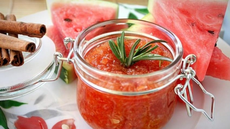 Wie man Marmelade aus Wassermelonenpulpe macht: Rezepte für köstliche und aromatische Desserts