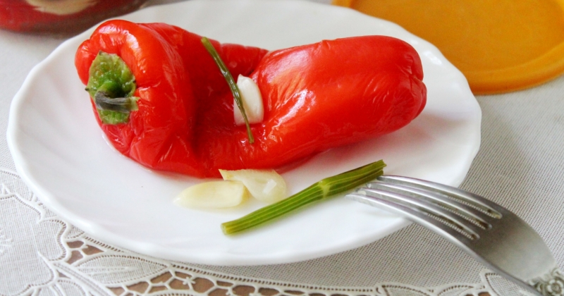 Wie man ganze eingelegte Paprika für den Winter kocht: die besten Rezepte und nützlichen Tipps