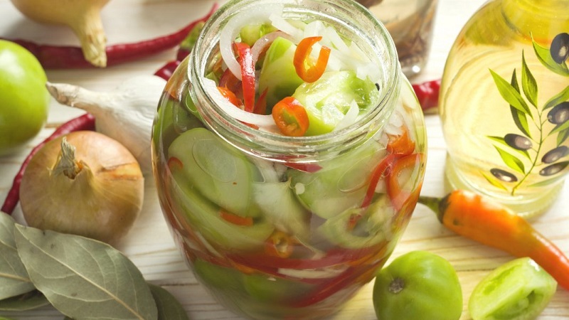 Wie man die leckersten grünen Tomaten für den Winter kocht: eine Auswahl der besten Rezepte