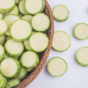 Wie man sofort gesalzene Zucchini macht: die besten Möglichkeiten