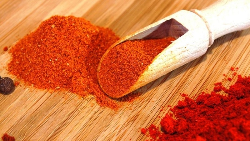 Roter Pfeffer und Paprika: wie sie sich voneinander unterscheiden