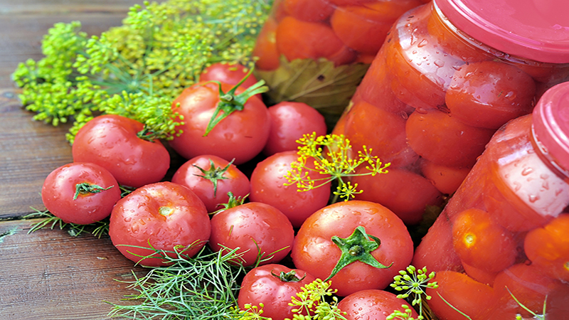 Wie lecker und ungewöhnlich es ist, rosa Tomaten für den Winter zuzubereiten - eine Auswahl der besten Rezepte