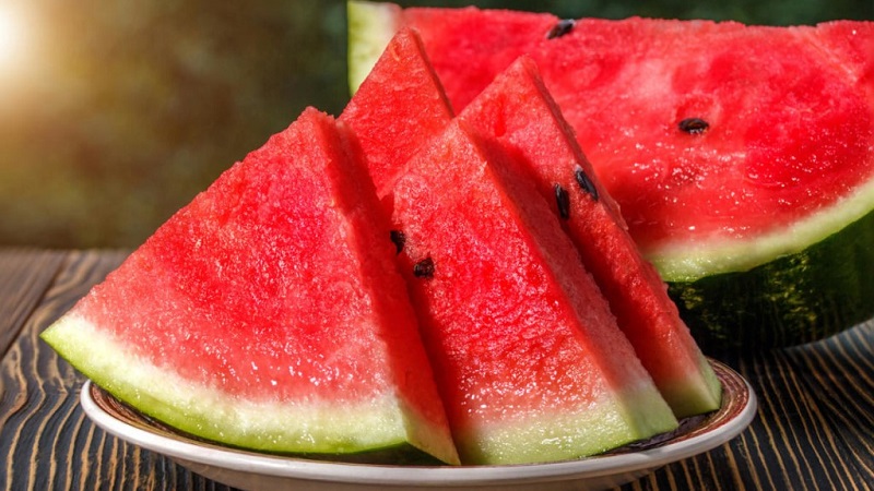 So bereiten Sie leckere und gesunde Wassermelonen in Ihrem eigenen Saft für den Winter zu