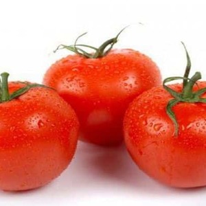 Warum Tomaten so beliebt und beliebt sind Gärtnertraum: Beschreibung der Vielfalt und Bewertungen erfahrener Sommerbewohner