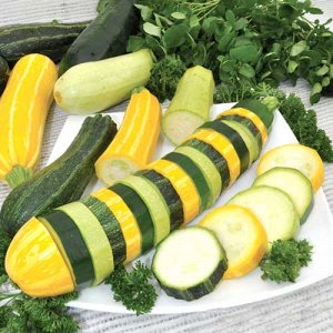 Wie man schnell und lecker Zucchini für den Winter zubereitet