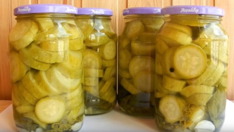 Wie man eingelegte Zucchini für den Winter ohne Sterilisation kocht: die besten Rezepte und nützlichen Tipps