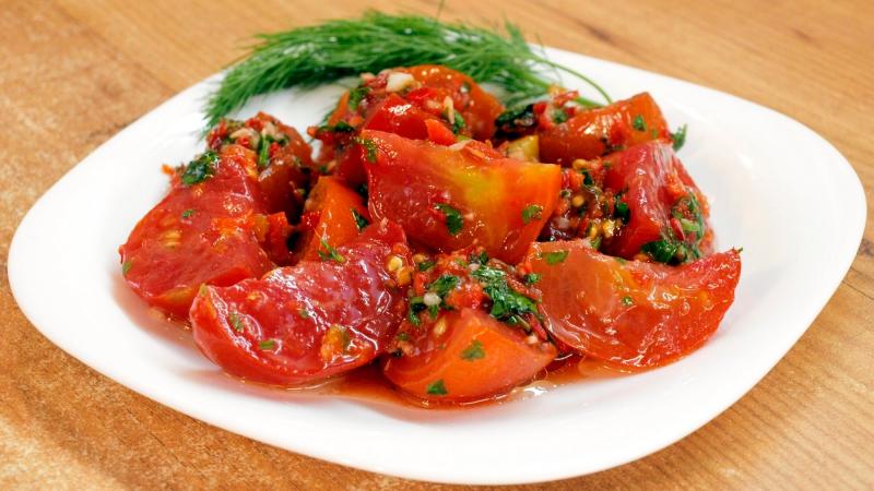 So machen Sie eingelegte Tomaten lecker und einfach: Verwenden Sie die besten Rezepte erfahrener Hausfrauen