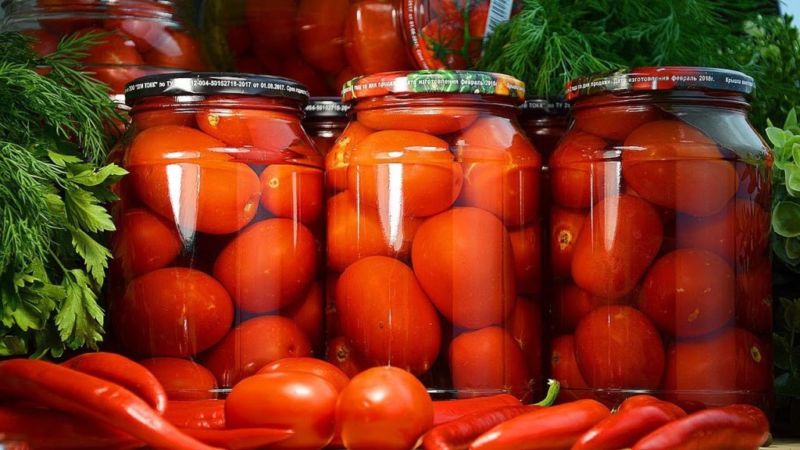 So machen Sie eingelegte Tomaten lecker und einfach: Verwenden Sie die besten Rezepte erfahrener Hausfrauen