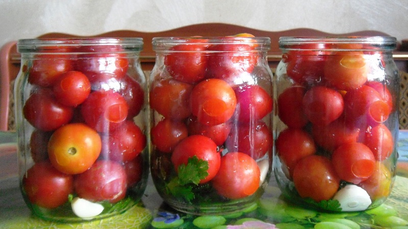 Wie man köstliche und originelle süße Tomaten in Litergläsern für den Winter kocht