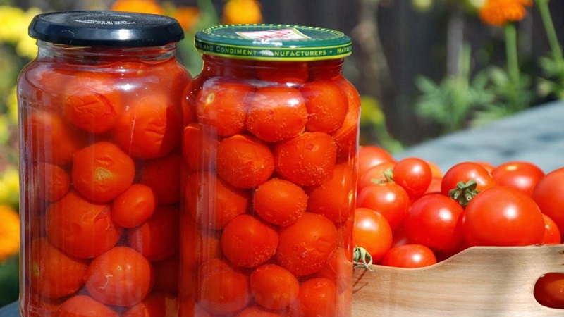 Wie man köstliche und originelle süße Tomaten in Litergläsern für den Winter kocht