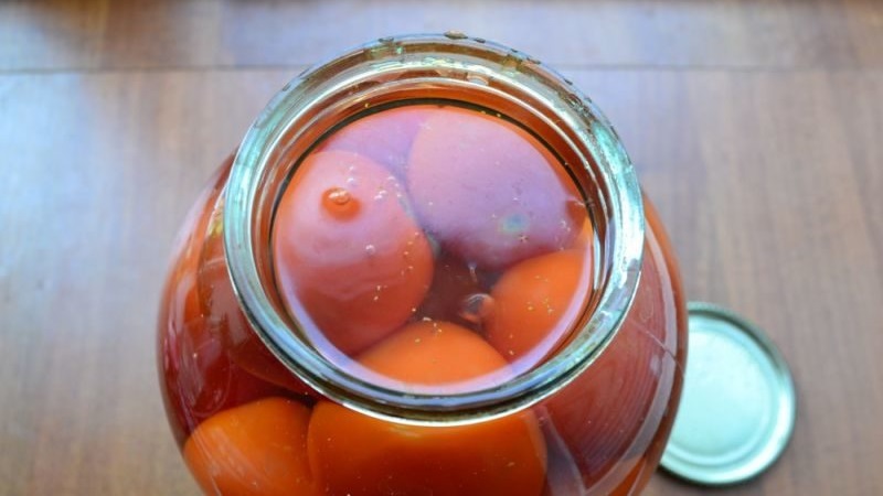 Wie man köstliche und originelle süße Tomaten in Litergläsern für den Winter kocht