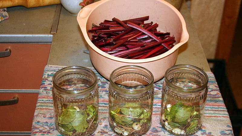 The best ways to harvest beet leaves for the winter and recipes from them