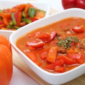 Klassische herzförmige rosa Tomate Batianya: Bewertungen und Fotos der resultierenden Tomatenernte