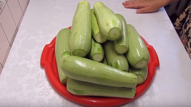 Wie man Dosen-Zucchini für den Winter kocht: die köstlichsten und ungewöhnlichsten Rezepte zum Nähen