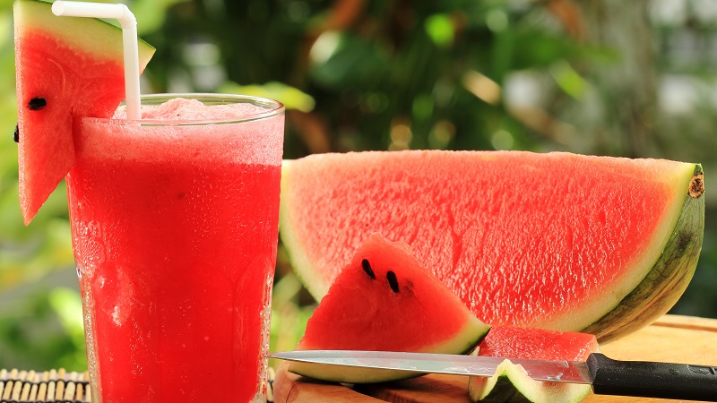 Ist es möglich, Wassermelone mit Magen- und Zwölffingerdarmgeschwüren zu essen: die Vorteile und möglichen Schäden der Beeren