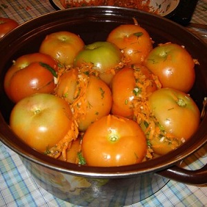 Wir machen köstliche Zubereitungen mit unseren eigenen Händen - gesalzene braune Tomaten: die besten Rezepte und Tipps zum Kochen