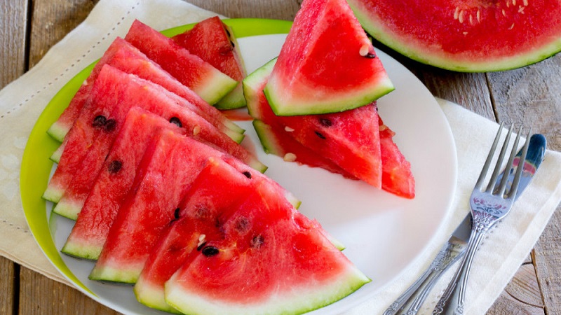 Wassermelone erhöht oder senkt den Blutdruck: Ist es möglich, sie mit Bluthochdruck zu essen?