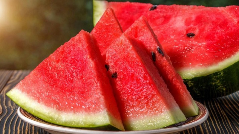 Wassermelone erhöht oder senkt den Blutdruck: Ist es möglich, sie mit Bluthochdruck zu essen?